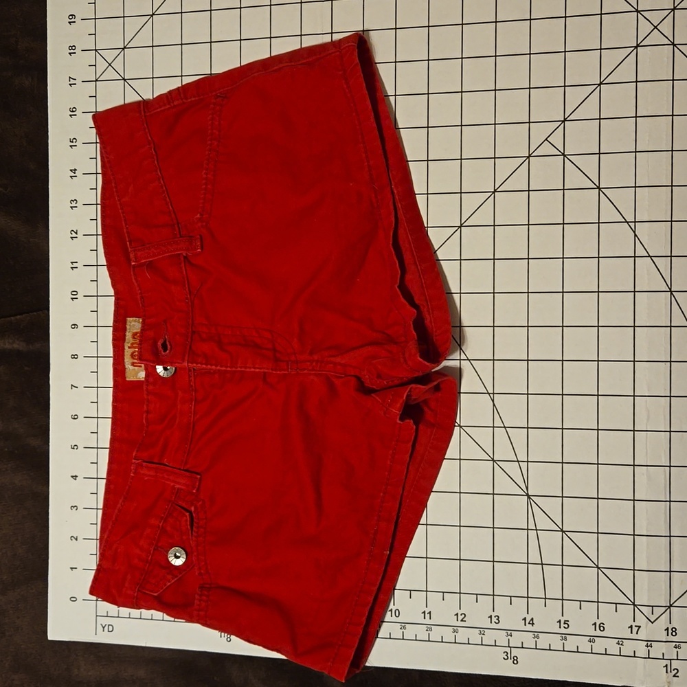 Deep Red Short Shorts Size 7: A